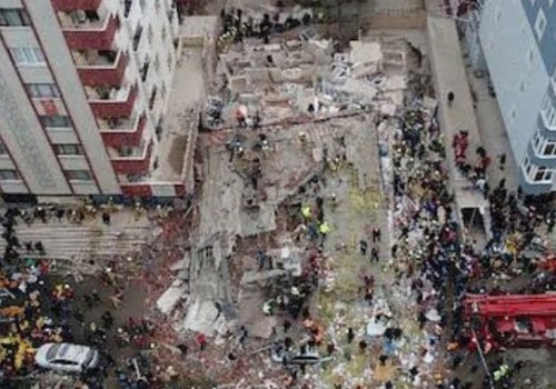 İstanbulda çökən binada ölü sayı 21-ə çatıb