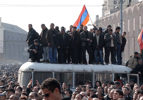 Rusiya telekanalı Ermənistanı bir-birinə vurub