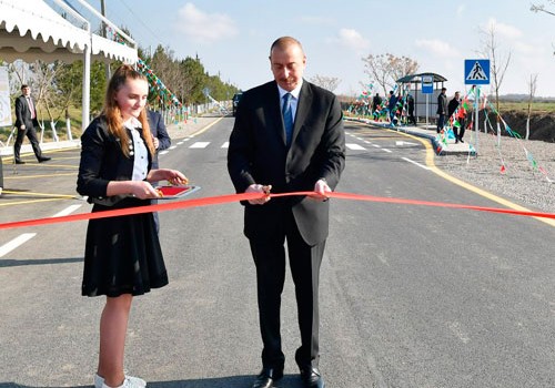 Prezident İlham Əliyev avtomobil yolunun açılışında iştirak edib