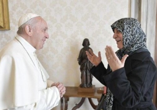 Roma Papası Vatikanda imam Musa Sədrin bacısı ilə görüşüb