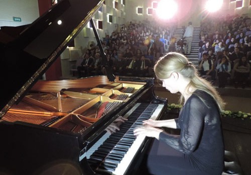 Altı ölkənin məşhur pianoçularının Şamaxıda konserti olub