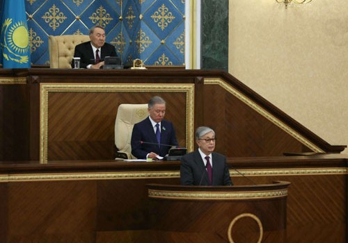 Kasım-Jomart Tokayev and içərək Qazaxıstan prezidenti vəzifəsinin icrasına başlayıb