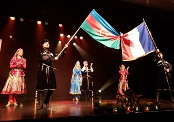Dövlət Mahnı və Rəqs Ansamblı Fransanın Kle-Suiyi şəhərində konsert verib