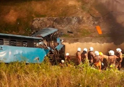 Malayziyada avtobus qəzası baş verib, azı 10 nəfər həyatını itirib