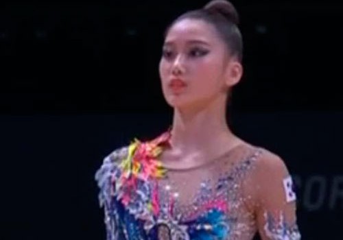 Koreyalı gimnast bakılıları heyrətləndirdi