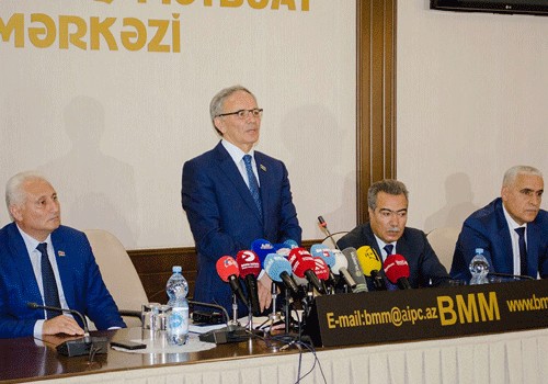 “Azərbaycana baxış: siyasi maraqlar media müstəvisində” - Fotolar