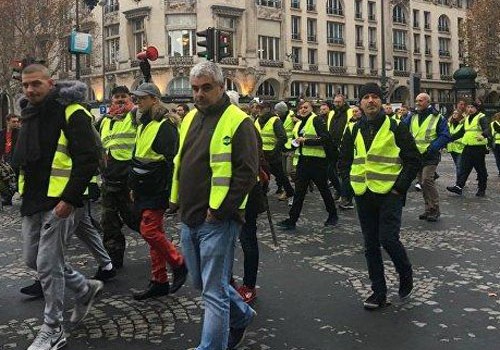 Fransada "sarı jiletlər"in aksiyasında 12,5 min insan iştirak edib