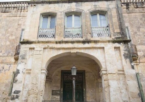 Kraliça II Elizabetin Maltadakı villası satışa çıxarılıb