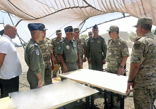 Hərbi təyyarə qəzası ilə bağlı qərargahda xidməti müşavirə keçirilib