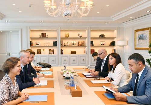 Birinci vitse-prezident Mehriban Əliyeva Fransanın İqtisadiyyat və Maliyyə naziri ilə görüşüb