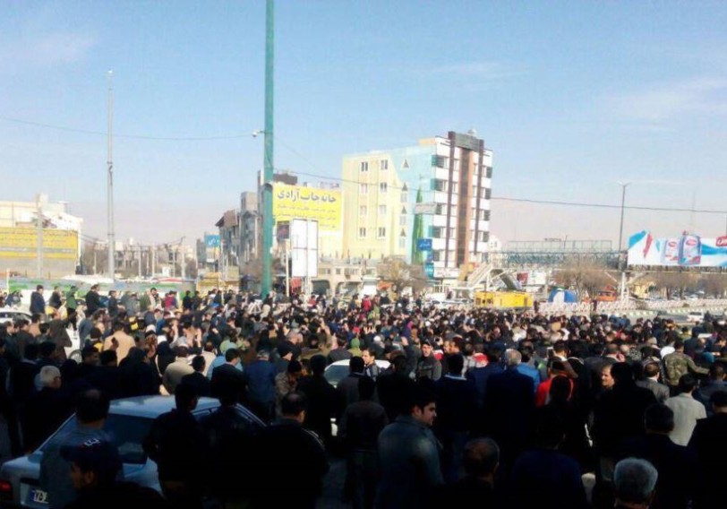 İranda benzinin bahalaşmasına qarşı etirazlarda 180 nəfər saxlanılıb