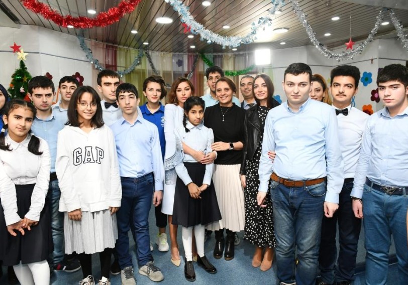 Birinci vitse-prezident Mehriban Əliyeva autizm sindromlu uşaqlar üçün Reabilitasiya Mərkəzində təşkil olunmuş bayram şənliyində iştirak edib