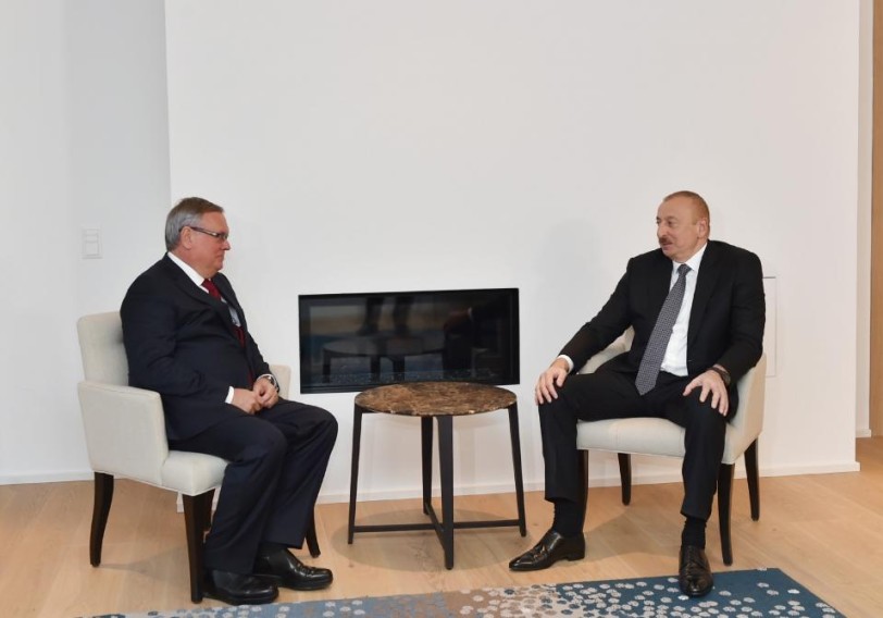 Prezident İlham Əliyev Davosda "VTB Bank"ın prezidenti ilə görüşüb