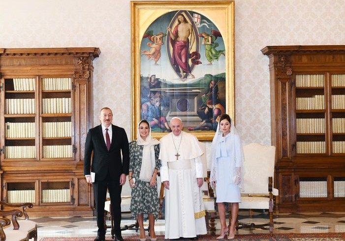 Prezident İlham Əliyev və birinci xanım Mehriban Əliyeva Vatikanda Papa Fransisk ilə görüşüblər