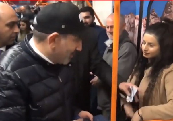 Paşinyan metroda biabır oldu - Video