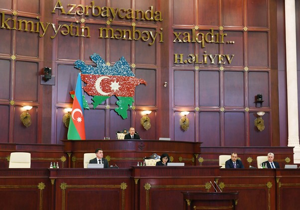 Yeni parlament, yeni rəhbərlik