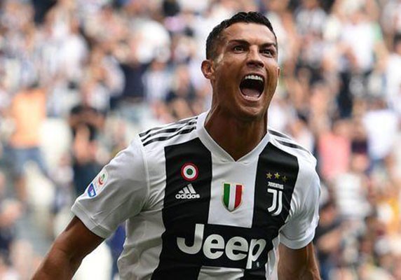 Ronaldo tarixin ən yaxşı futbolçusu seçildi