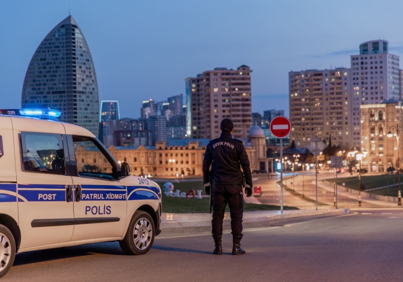 Azərbaycan polisi böyük fədakarlıq nümayiş etdirir