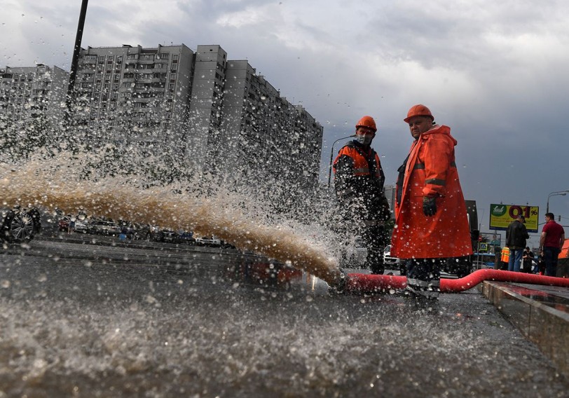 Moskvada güclü yağış 30-dan çox avtomobil yolunu su altında qoyub