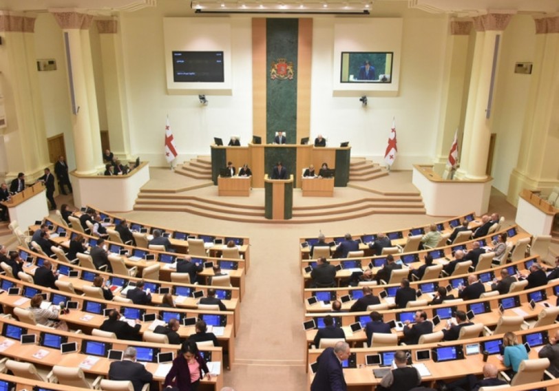 Gürcüstan parlamenti seçki sistemi ilə əlaqədar konstitusiyaya təklif olunan dəyişiklikləri qəbul edib