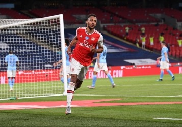 “Arsenal” “Mançester Siti”ni məğlub edərək finala vəsiqə qazanıb