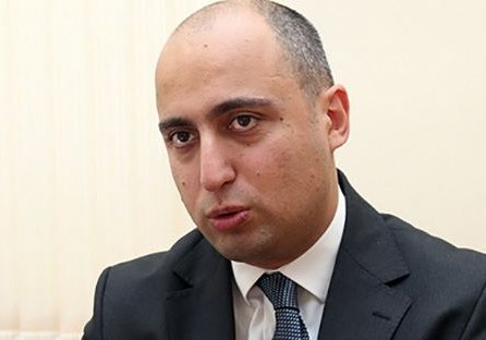 Emin Əmrullayev: Müəllimin dərs saatlarlarının azaldılması hesabına məktəbdə vakant yer yarada bilmərik