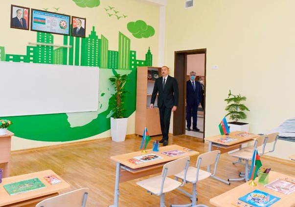 Prezident İlham Əliyev Əmircan qəsəbəsindəki 154 nömrəli məktəbin açılışında iştirak edib - Fotolar