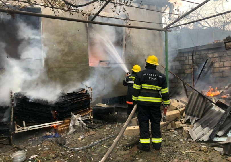 Ermənilər Bərdəyə ən azı 9 raket atıb nəticədə evlərdə yanğın baş verib