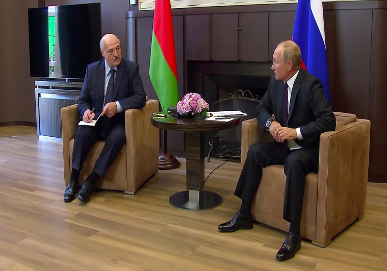 Putin Lukaşenko ilə Soçidə görüşəcək