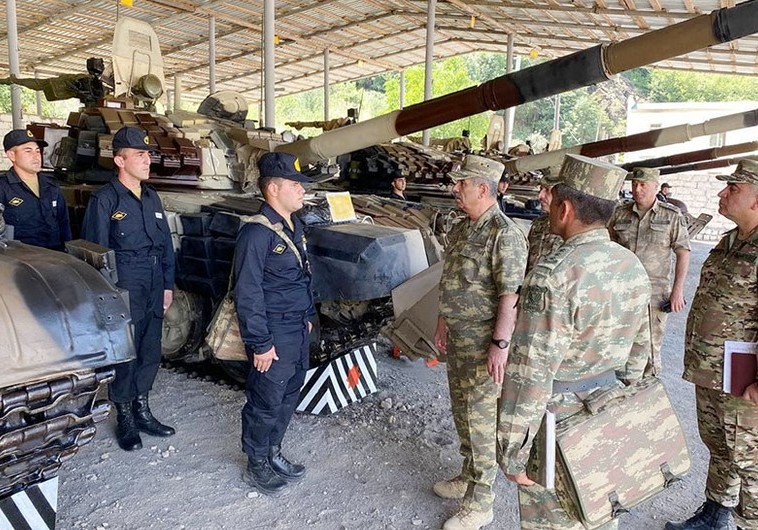 Müdafiə naziri Kəlbəcər və Laçındakı hərbi hissələrdə olub