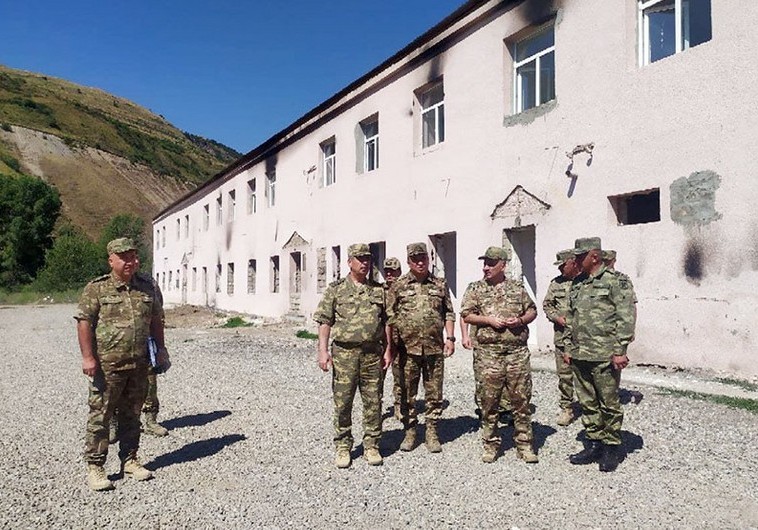 Müdafiə Nazirliyinin rəhbərliyi Qarabağda tikintisi davam edən hərbi hissələrdə olub