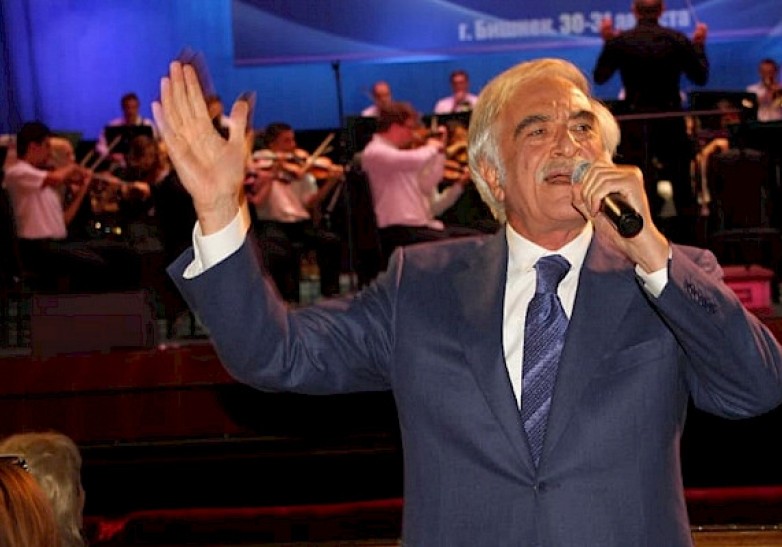 Bişkekdə keçirilən konsertdə Polad Bülbüloğlu da mahnılar ifa edib