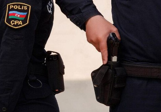 Polis əməkdaşı şöbədə arvadını güllələyib öldürüb