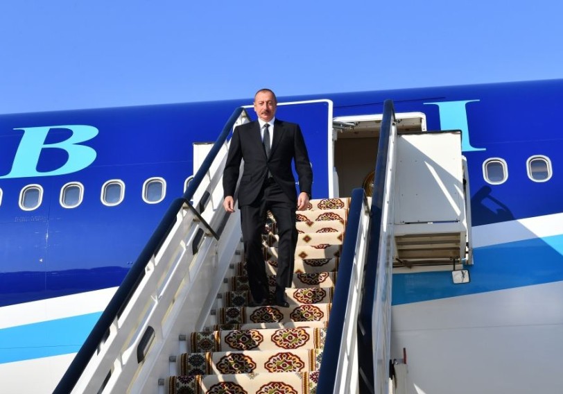 Prezident İlham Əliyev Türkmənistana səfərə gəlib (FOTO)