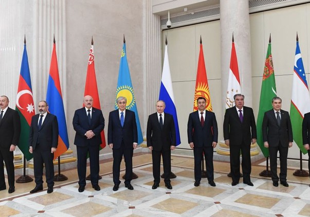 Prezident İlham Əliyev Sankt-Peterburqda MDB dövlət başçılarının qeyri-rəsmi görüşündə iştirak edir