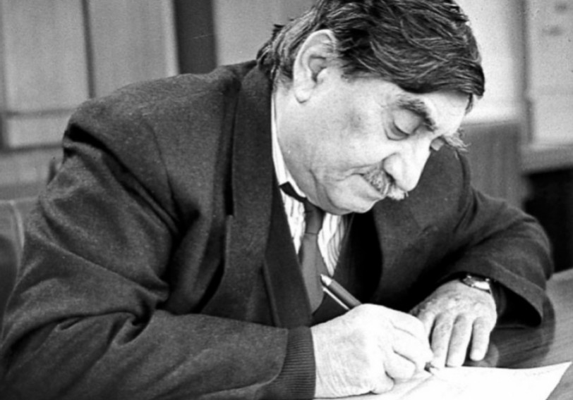 Güldürməyi, gülməyi daha çox sevən şair