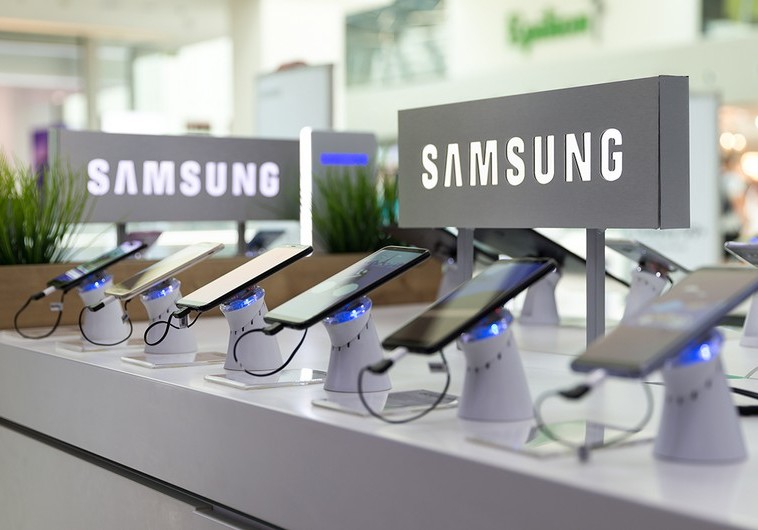 “Samsung” smartfon istehsalını azaltmağı planlaşdırır