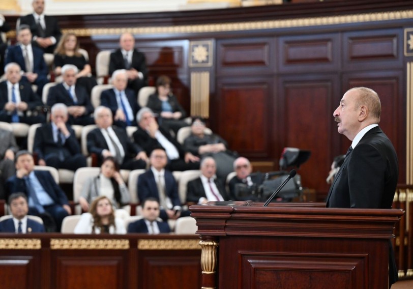 Ədəbi dilin qorunması milli məsələ kimi