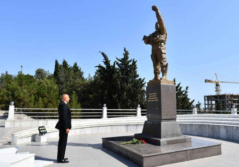 Prezident Sumqayıt Şəhidlər xiyabanında - FOTOLAR