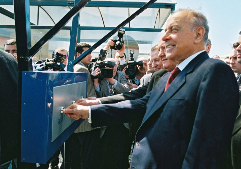 İqtisadiyyatımızı dirçəldən lider