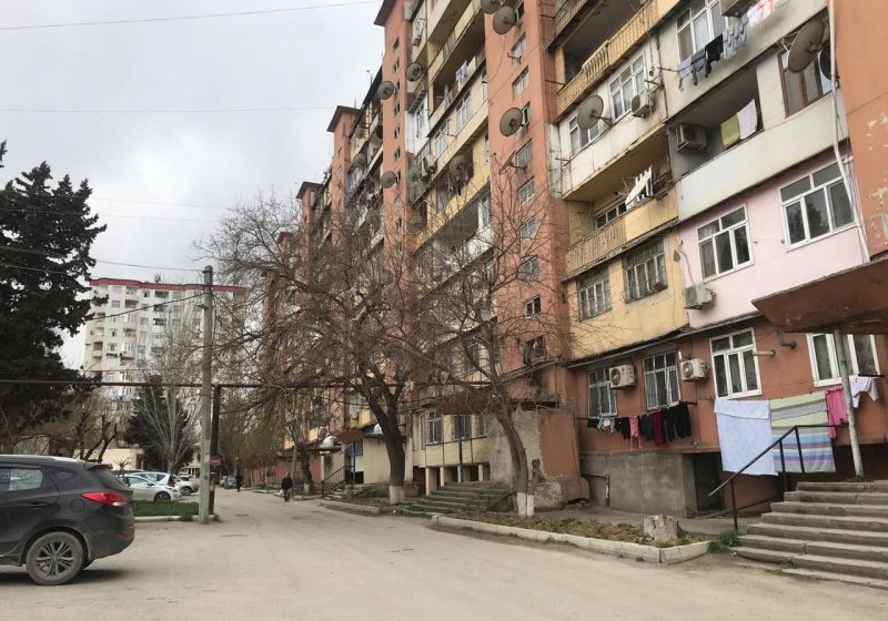 Yeni Bakı, köhnə binalar