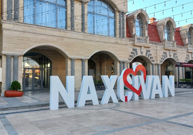 Bu şəhərdə insanlar hey gülümsəyirlər… - REPORTAJ