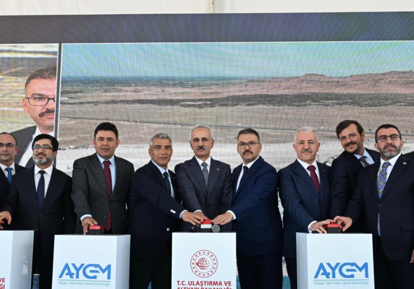 Qars-Naxçıvan dəmir yolunun tikintisinə start verildi