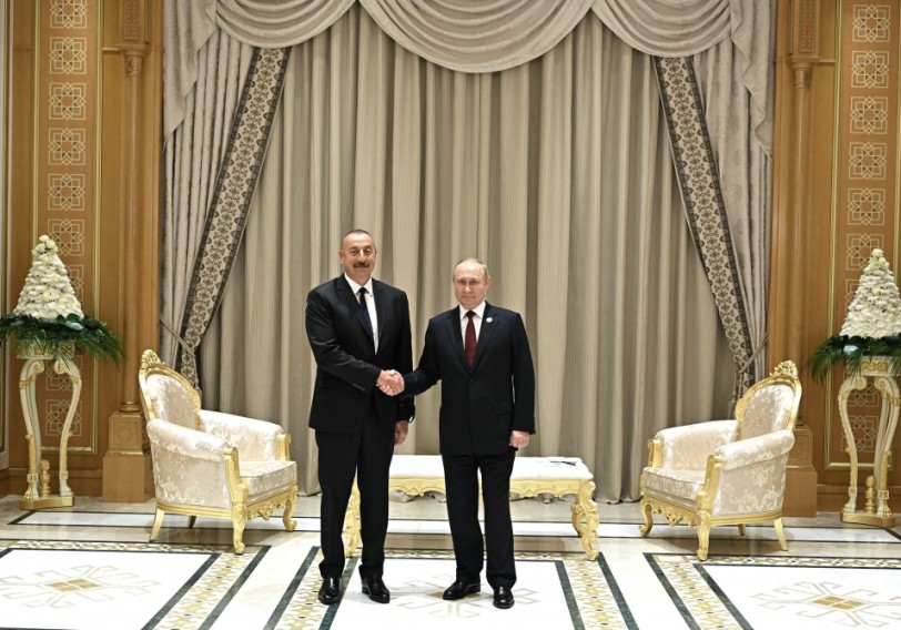 İlham Əliyev Aşqabadda Vladimir Putinlə görüşüb