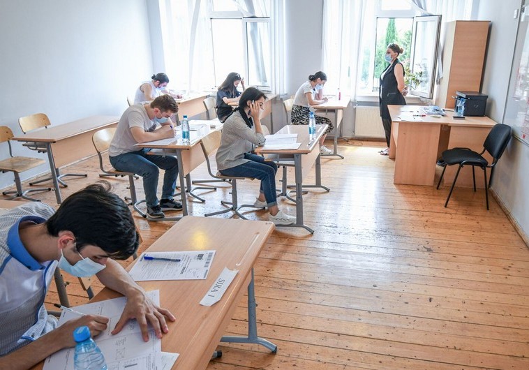 Bakıda eksternat imtahanları başa çatıb
