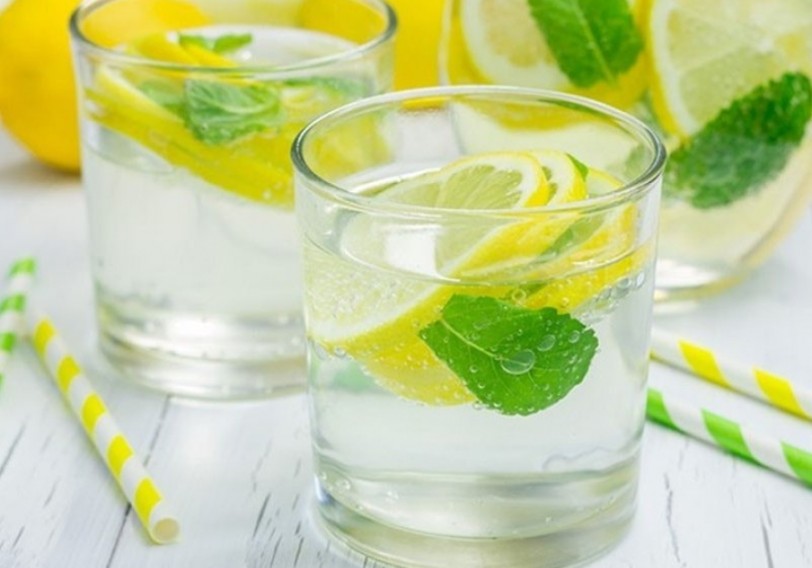 Limonlu suyun faydası və ziyanı barəsində