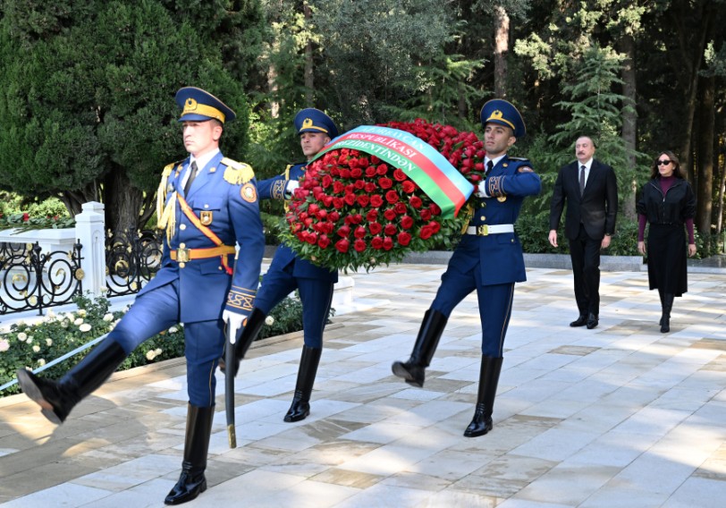 Prezident Şəhidlər xiyabanını ziyarət edib 
