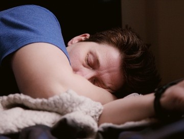 Gecə 6 saatdan az yatmaq peyvəndlərin effektivliyini azaldır