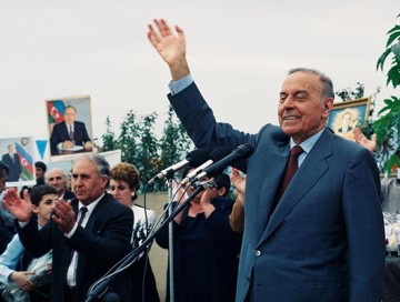 Xalqı Zəfərə aparan lider 