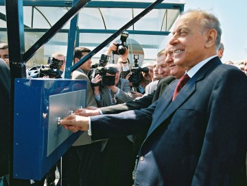 İqtisadiyyatımızı dirçəldən lider